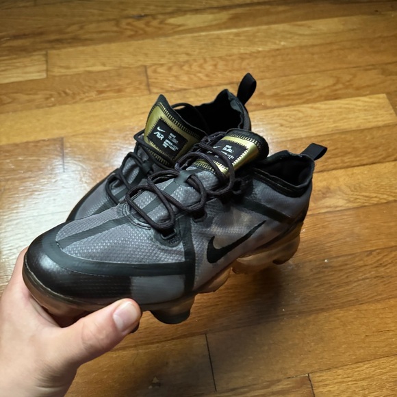 Nike Air VaporMax 2019 Black Metallic Gold - Picture 2 of 8